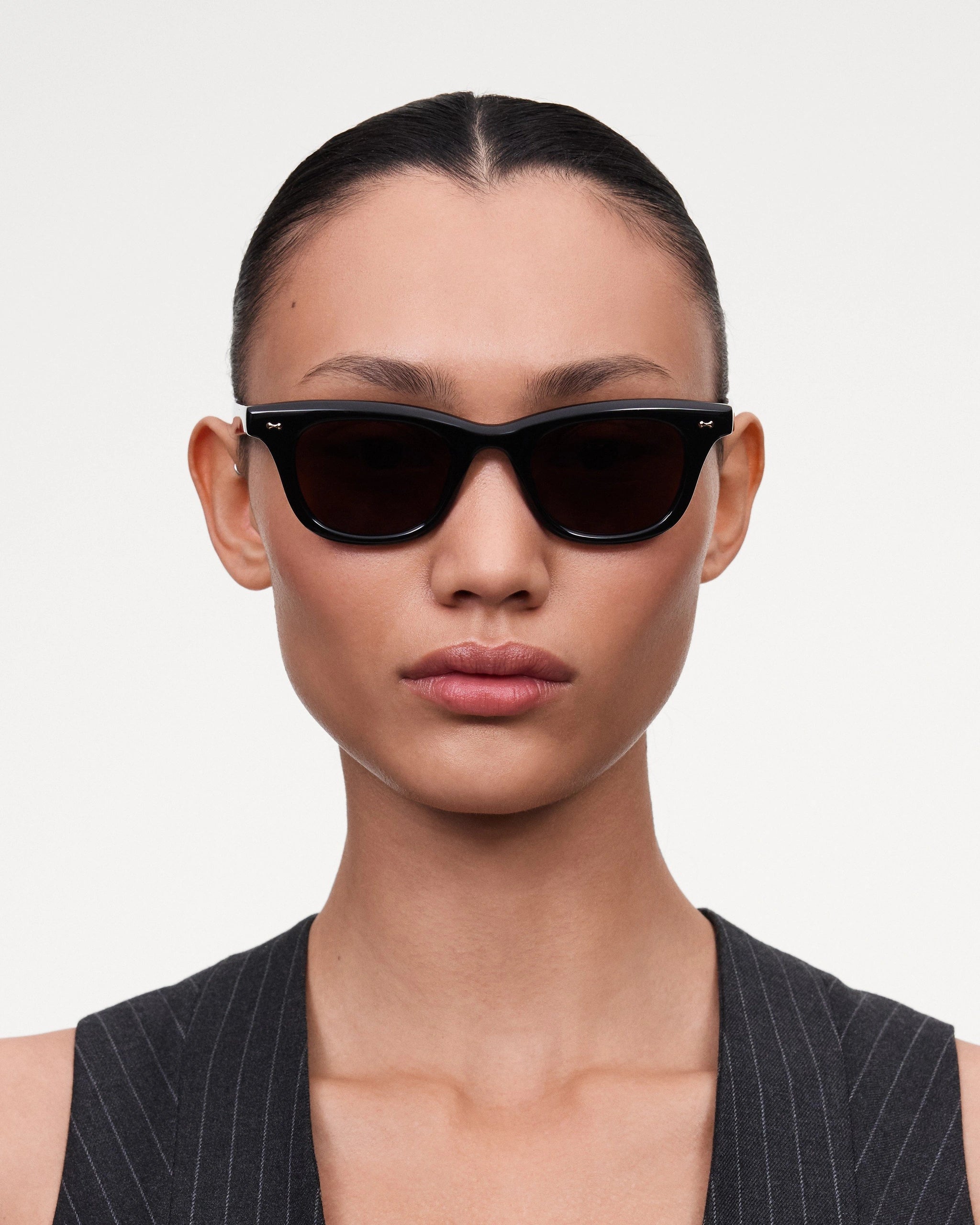 EASE Coal Black