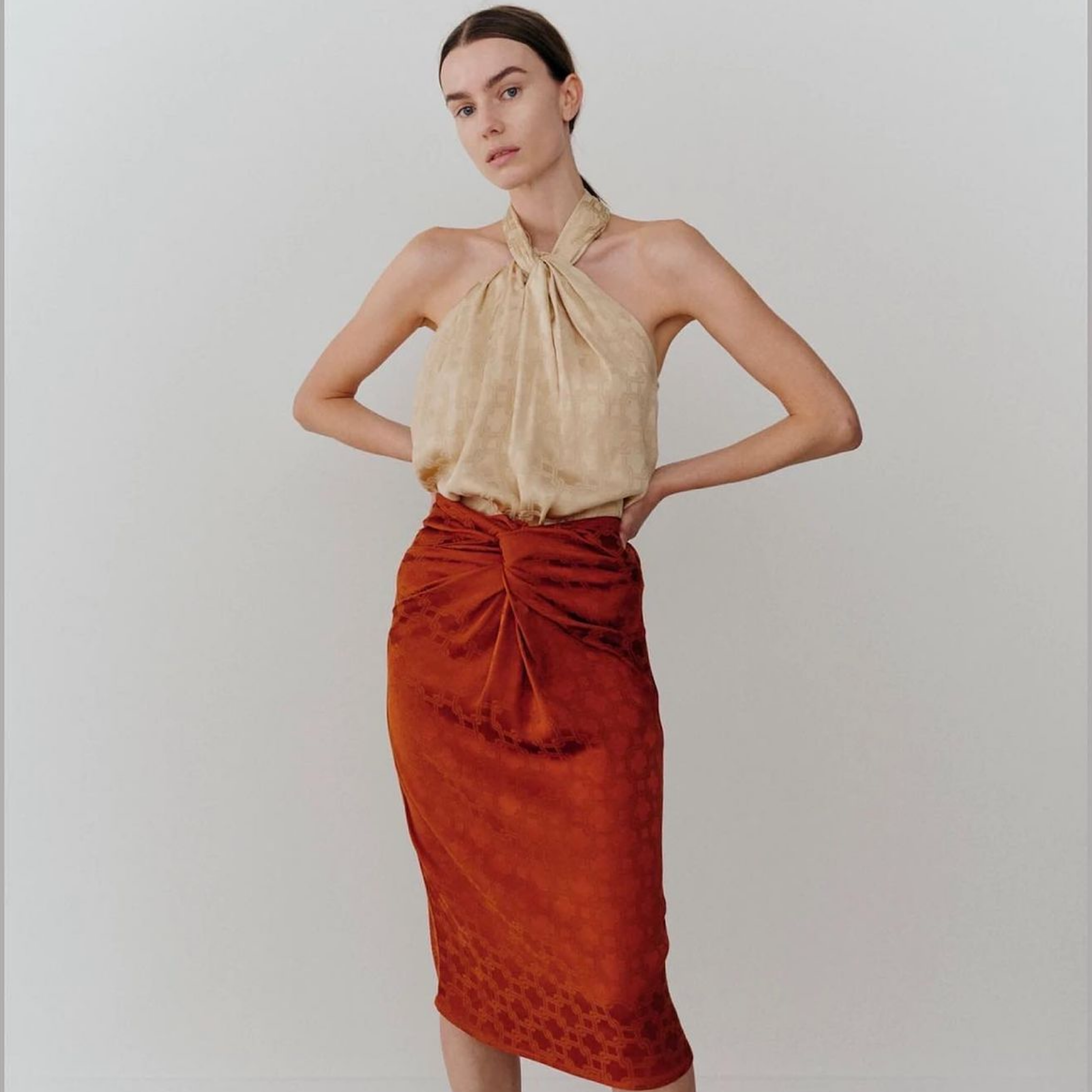 טופ קולר סאטן גקארד EARL