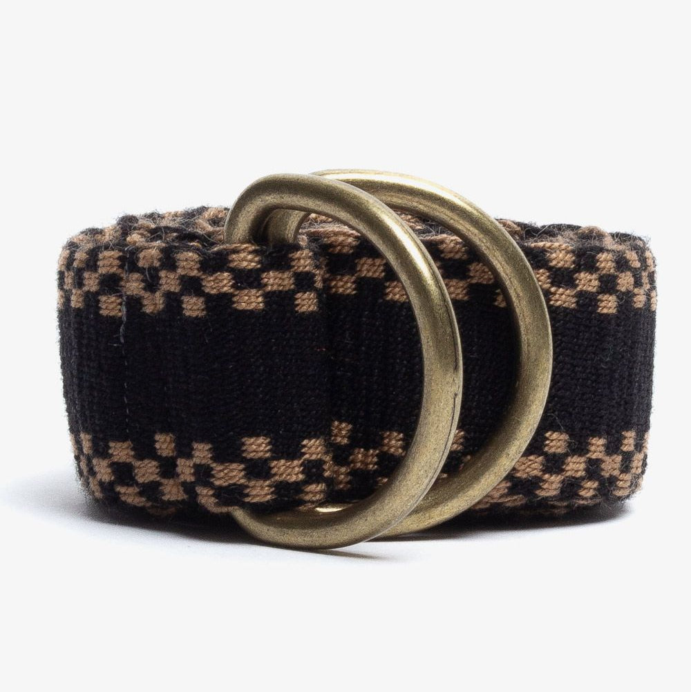 חגורה ארוגה עם אבזם