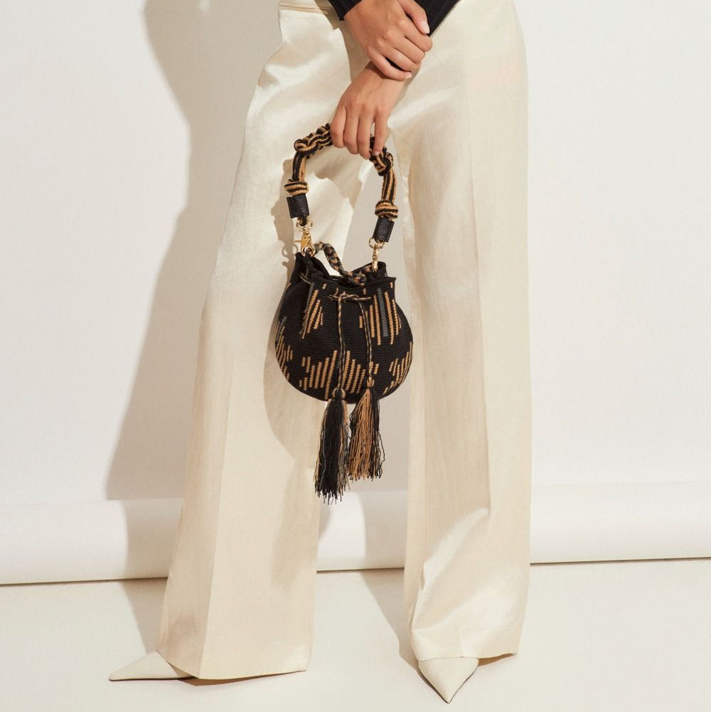 Crossbody M תיק עם ידית מקרמה