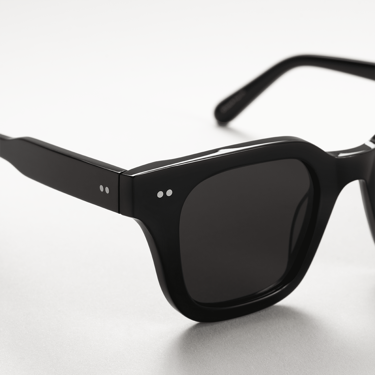04L Black