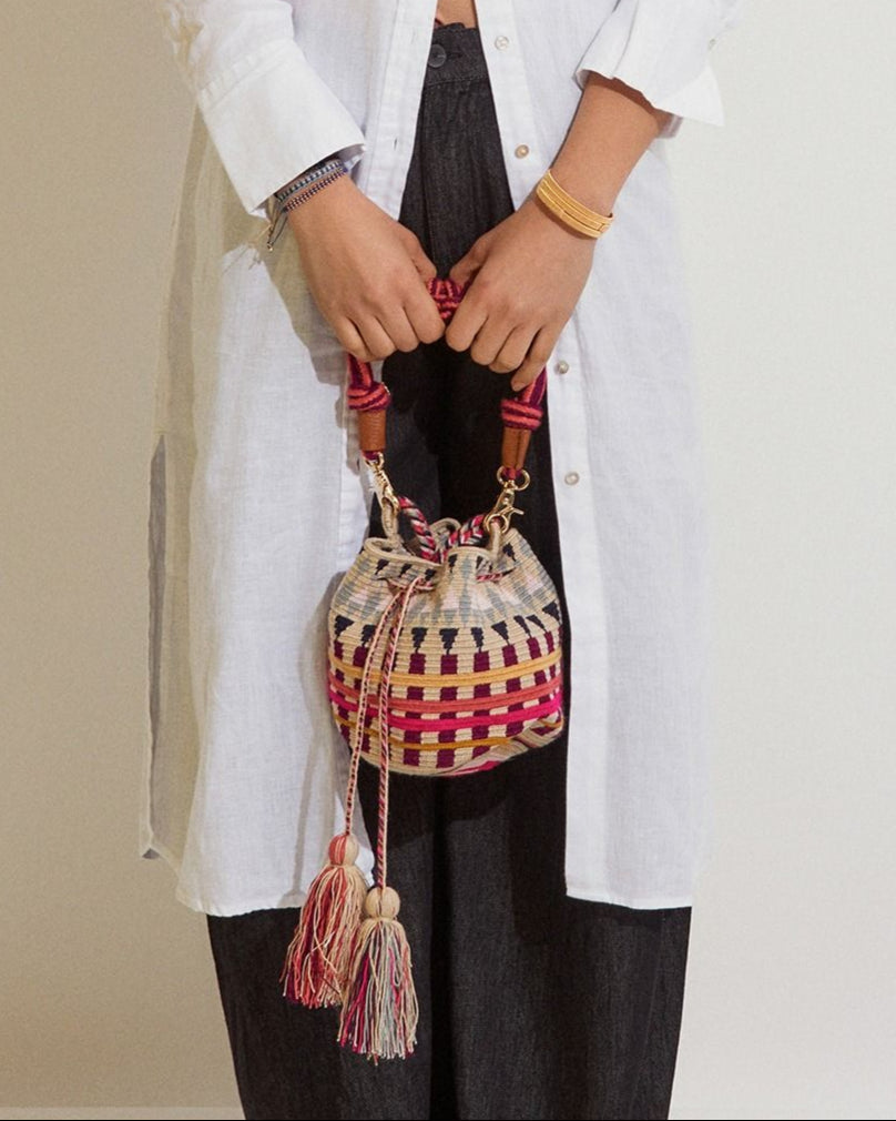 Crossbody M תיק עם ידית מקרמה