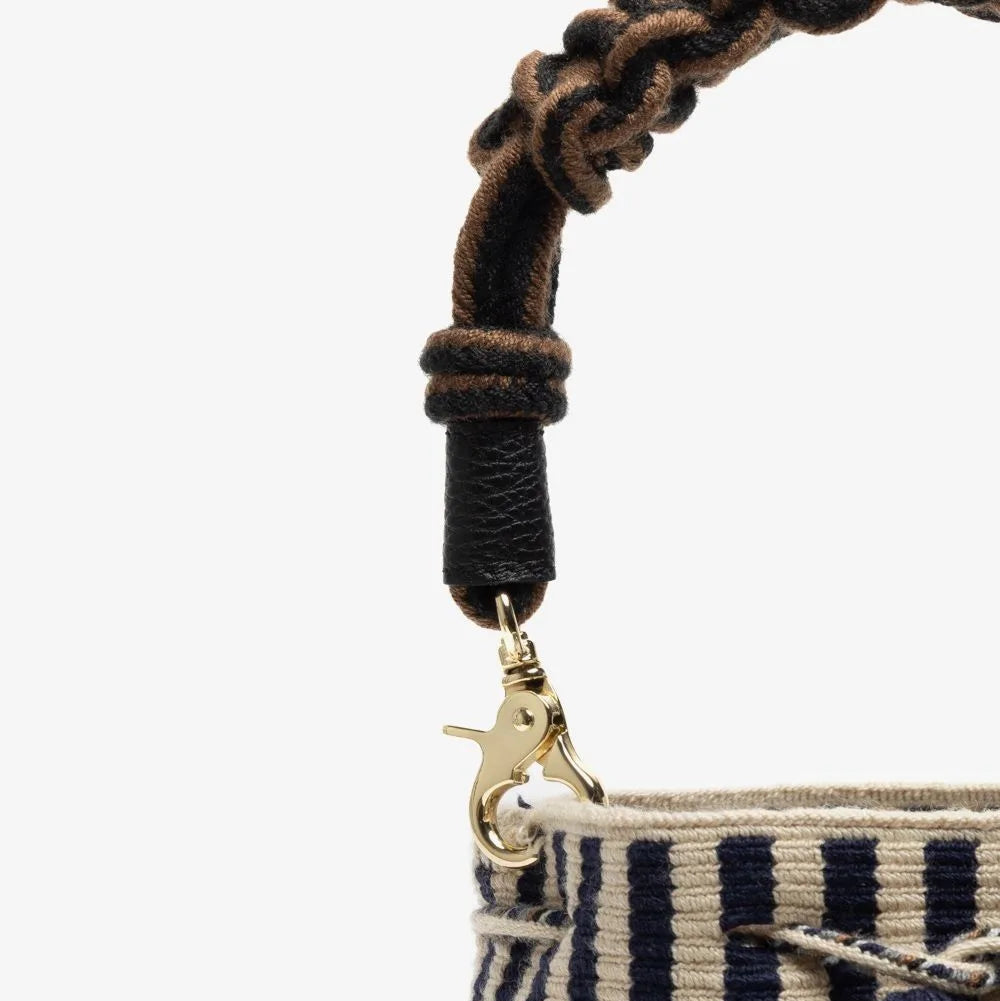 Crossbody M תיק עם ידית מקרמה