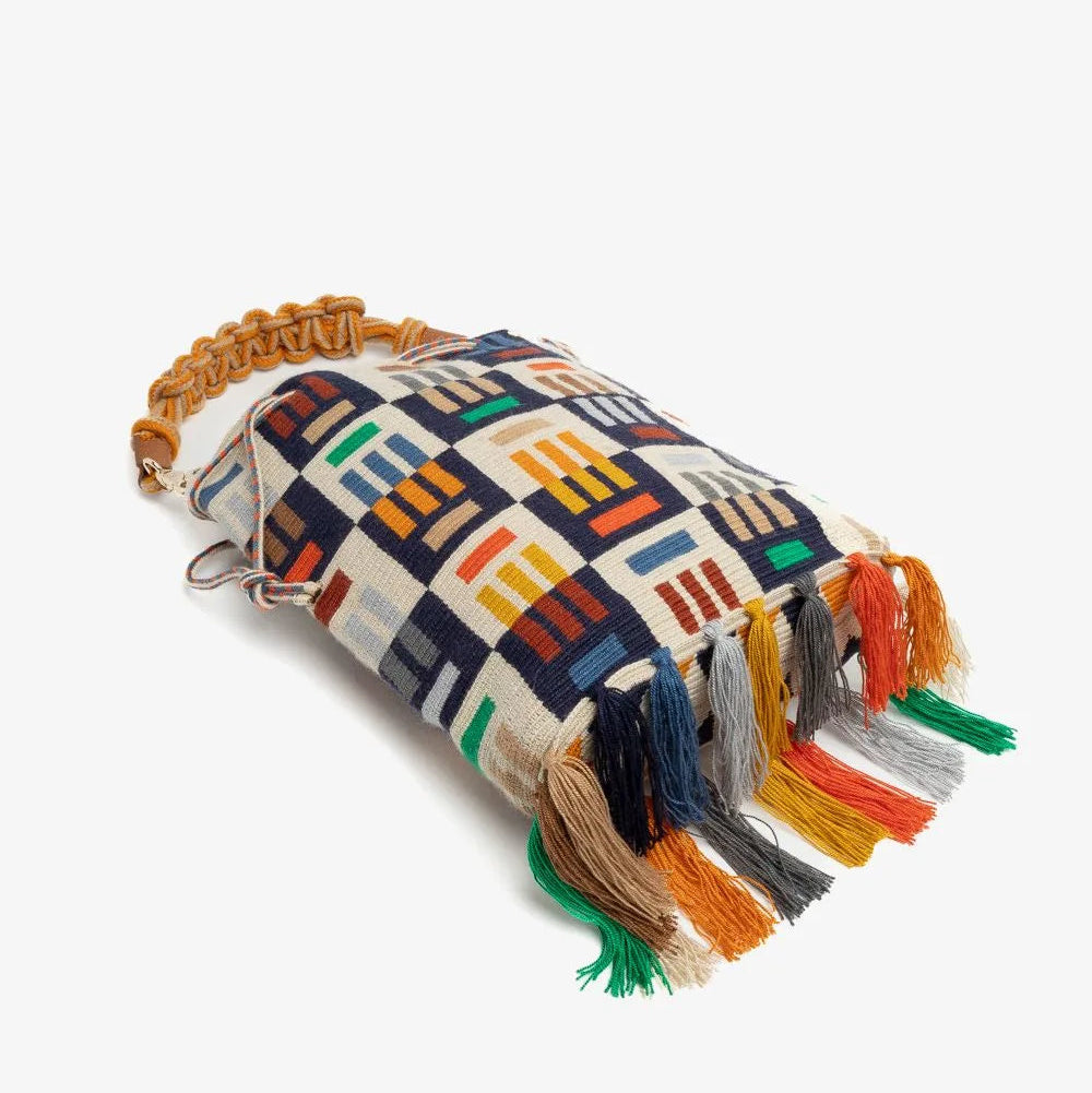 Zoe Bag  תיק עם ידית מקרמה ופרנזים