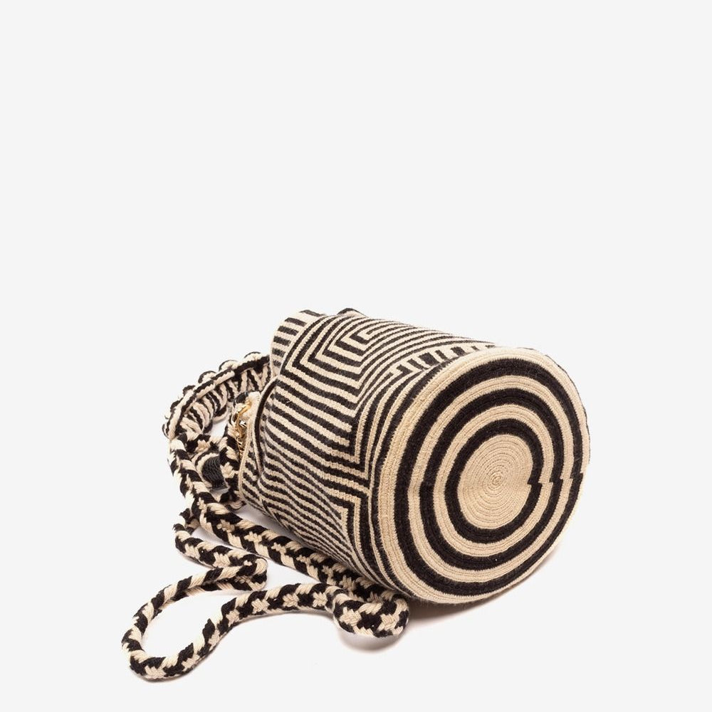 Crossbody M תיק עם ידית מקרמה