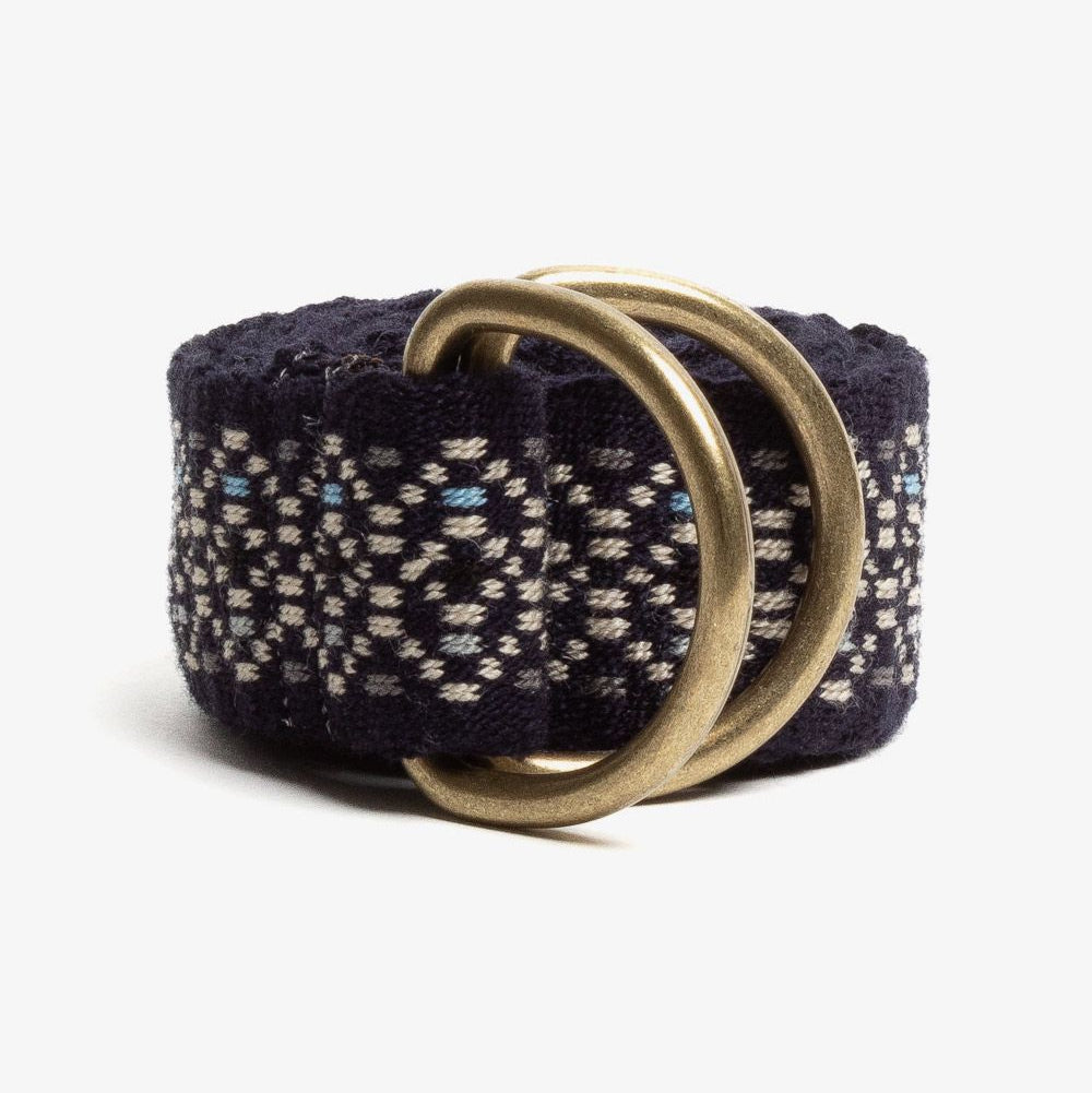 חגורה ארוגה עם אבזם