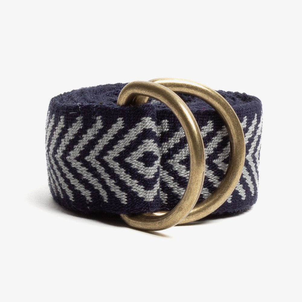 חגורה ארוגה עם אבזם