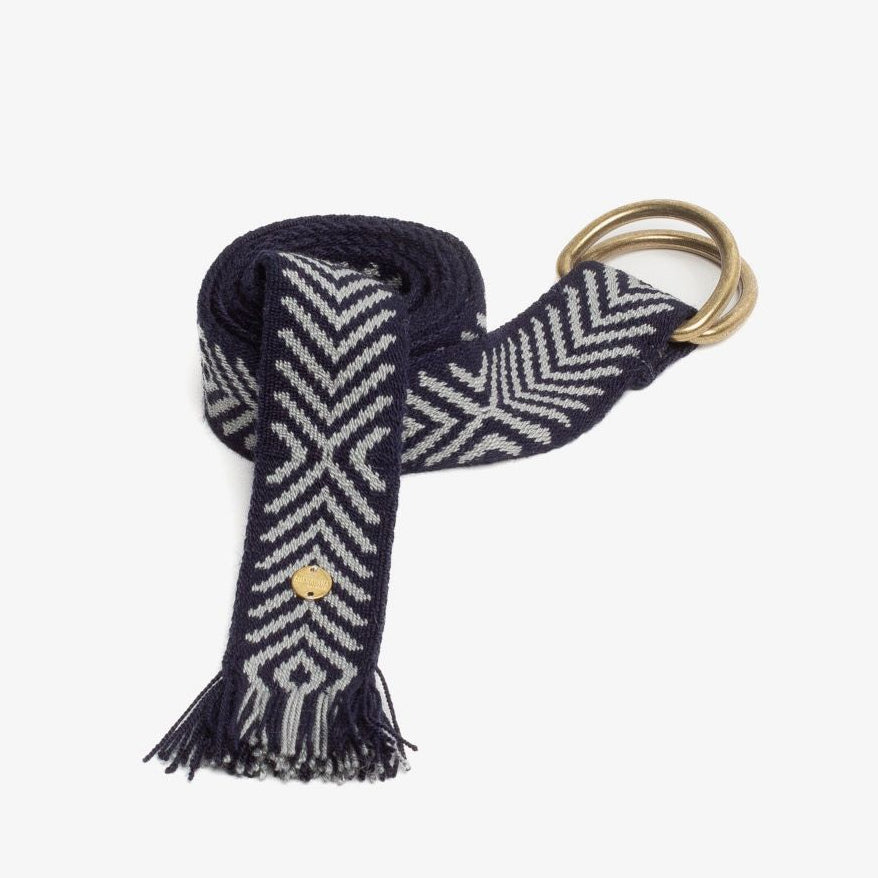 חגורה ארוגה עם אבזם