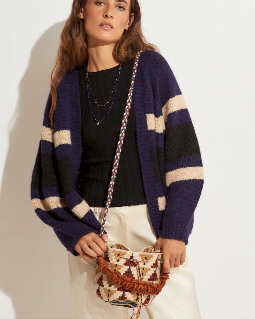 Crossbody M תיק עם ידית מקרמה