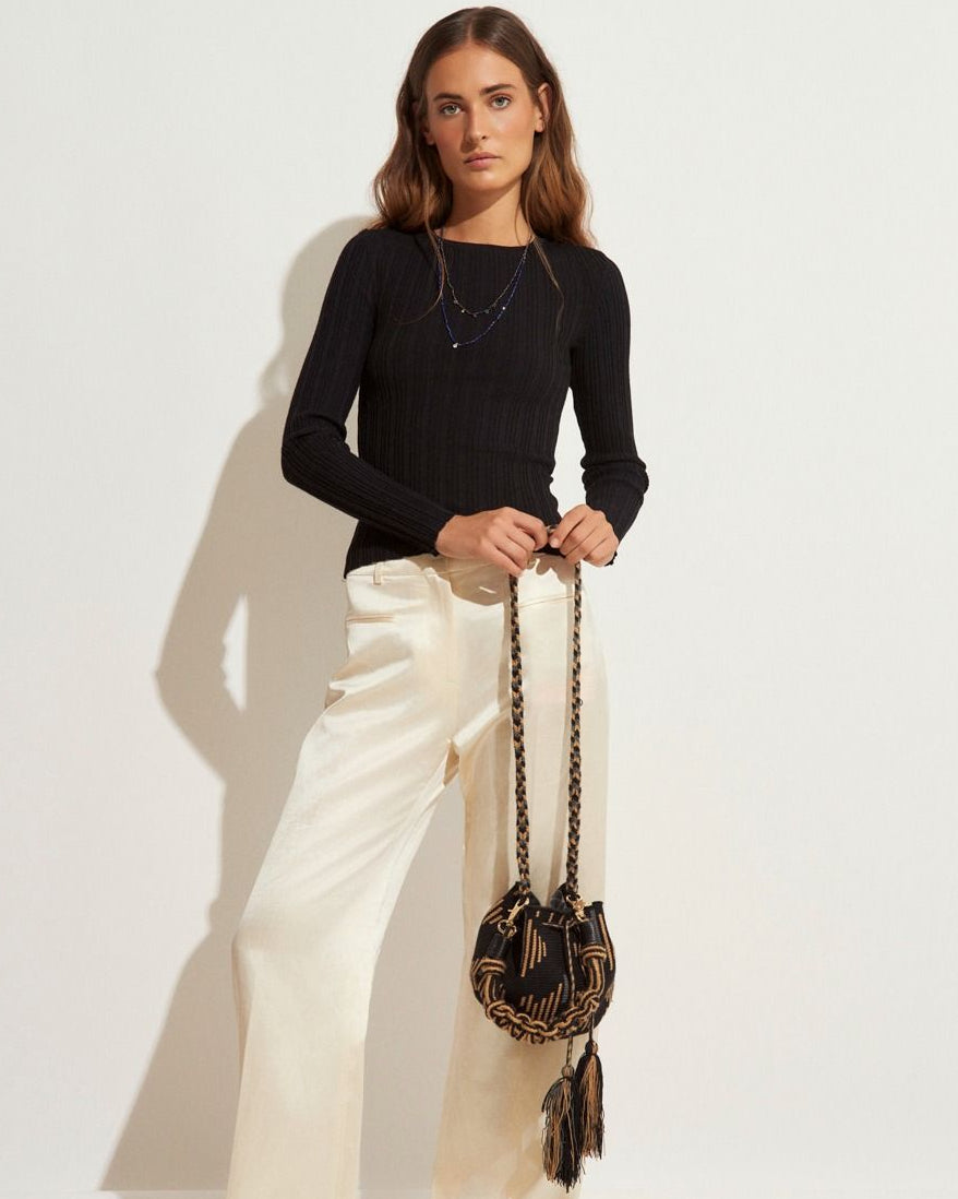 Crossbody M תיק עם ידית מקרמה